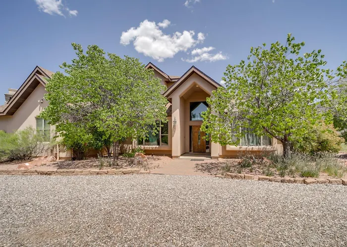 Red Rock State Park Views: W/ Fire Pit *